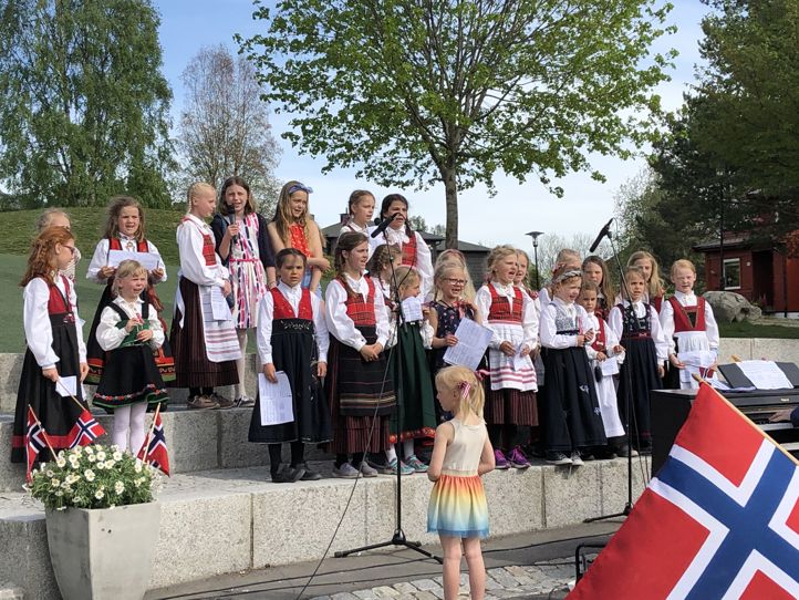 Bogstad skolekor på 17. mai