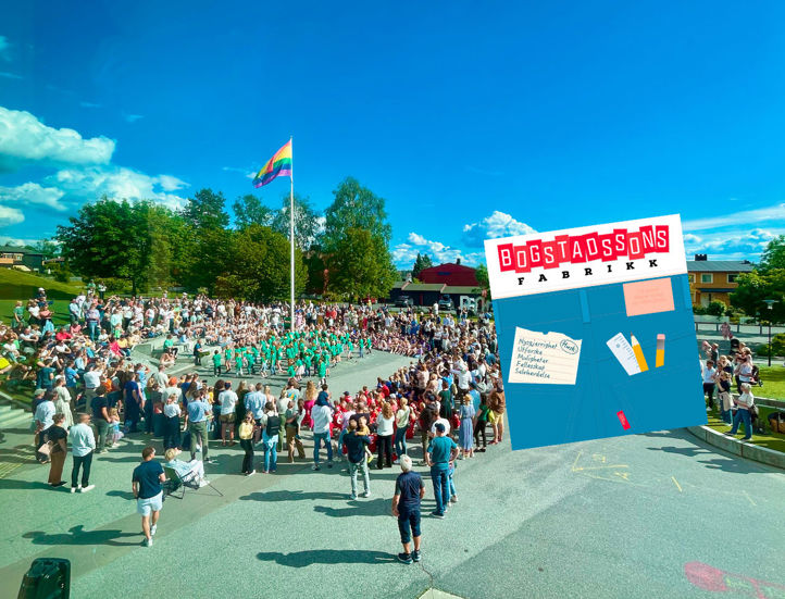 Bilde av skolegården der elever danser omkranset av mange foresatte