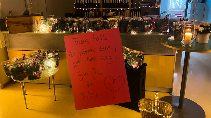 Julehilsen til skolens ansatte fra FAU Julehilsen til skolens ansatte fra FAU